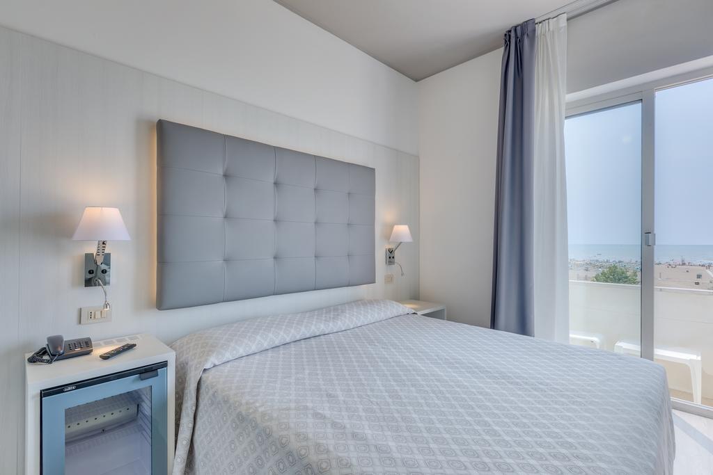 Hotel Garni' Serena Caorle Exterior foto