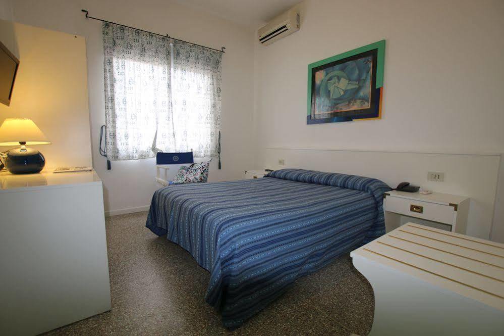 Hotel Garni' Serena Caorle Exterior foto