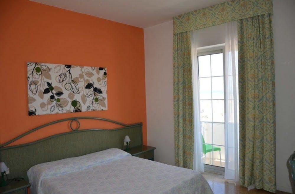 Hotel Garni' Serena Caorle Exterior foto